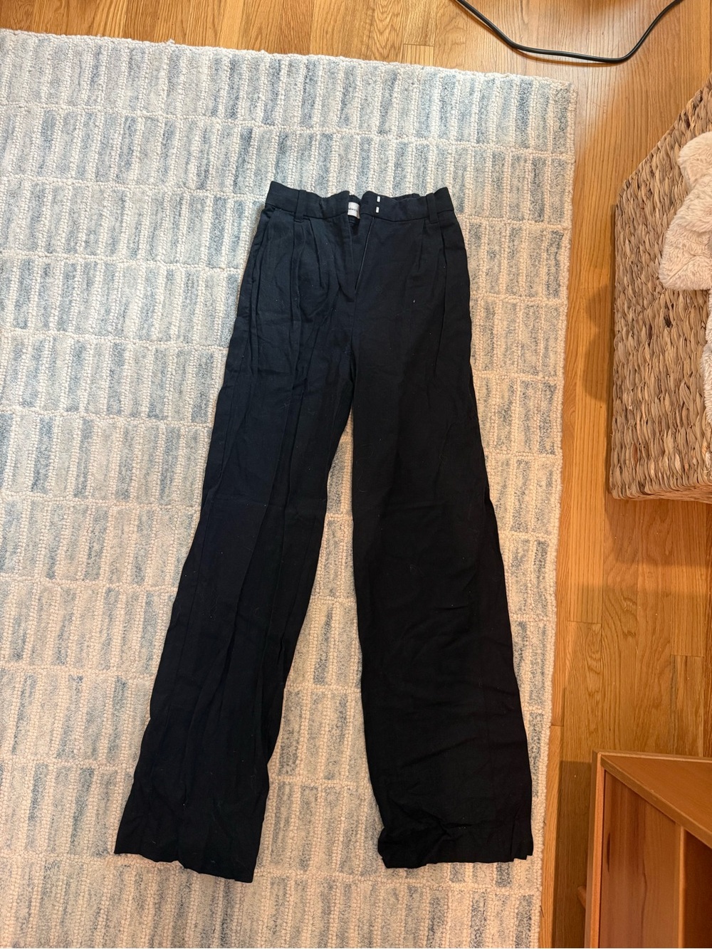 Abercrombie & Fitch Linen-Blend Tailored Wide Leg Pant in Black - Picture 6 of 9